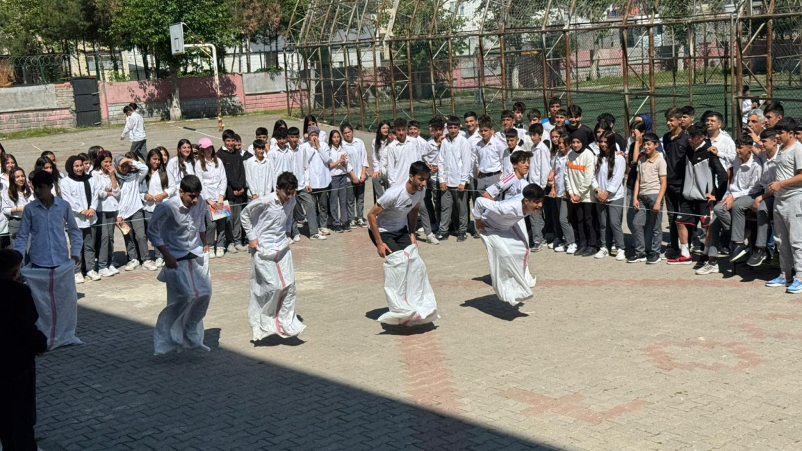 OKULUMUZDA BAHAR ŞENLİĞİ COŞKUSU